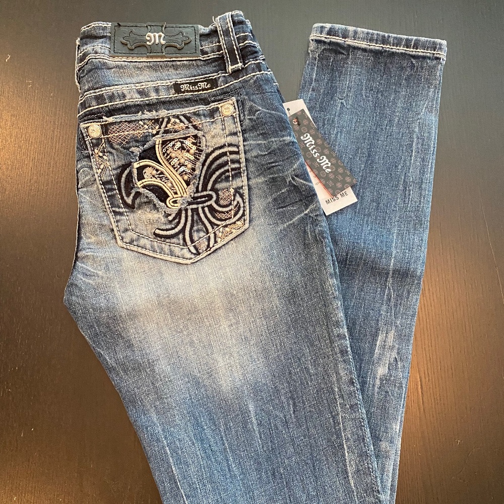 Miss Me Fleur De Lis Skinny Stretch  Style # M3105S